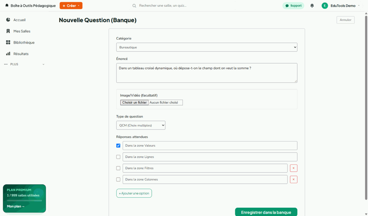 Création d'une question dans la banque EduTools : matière, énoncé, média facultatif, type de question et propositions avec la bonne réponse cochée.