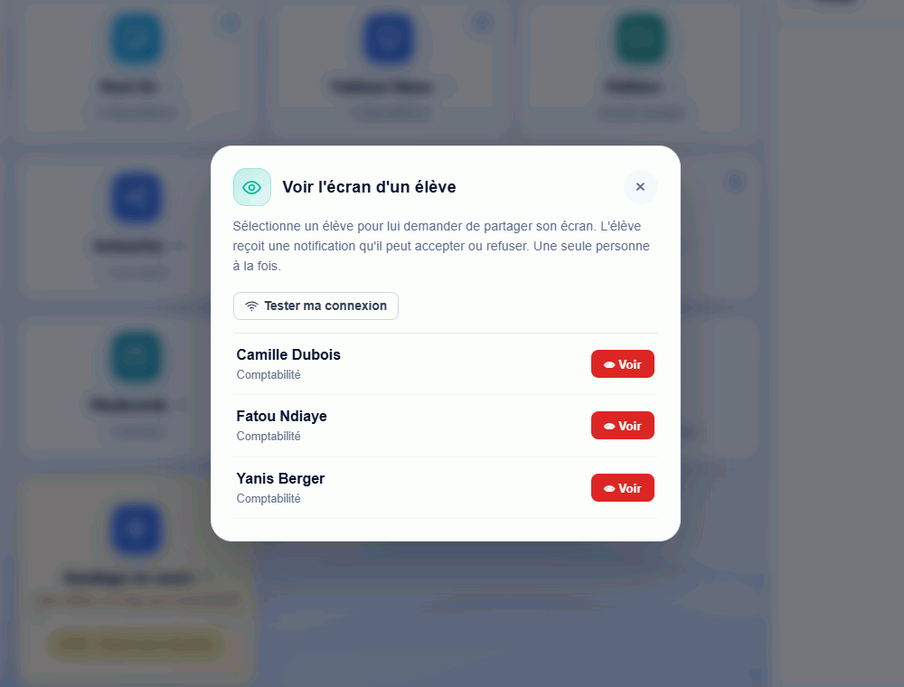 Fenêtre « Voir l'écran d'un élève » dans une salle EduTools : trois participants connectés, leur groupe, et un bouton « Voir » en face de chacun.